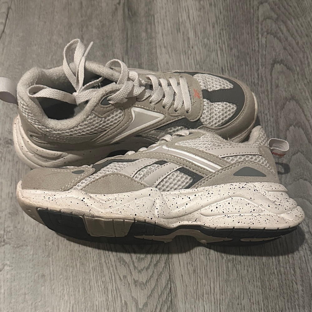 Reebok sneakers 👟